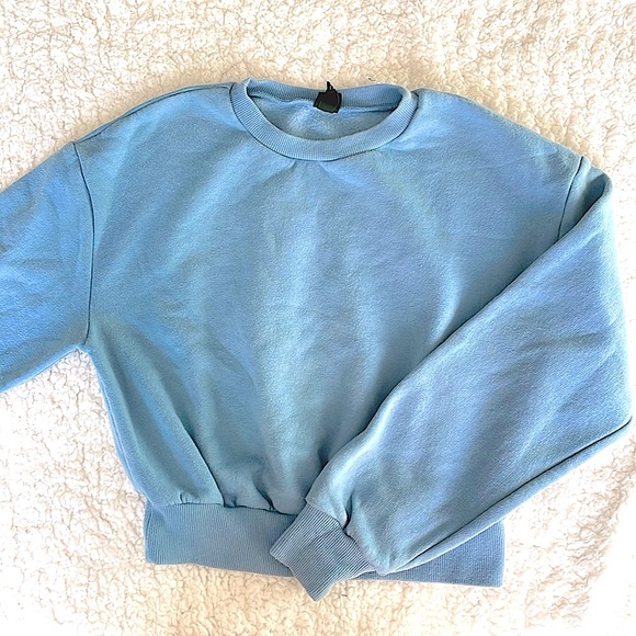 ✨light blue crewneck✨ size small